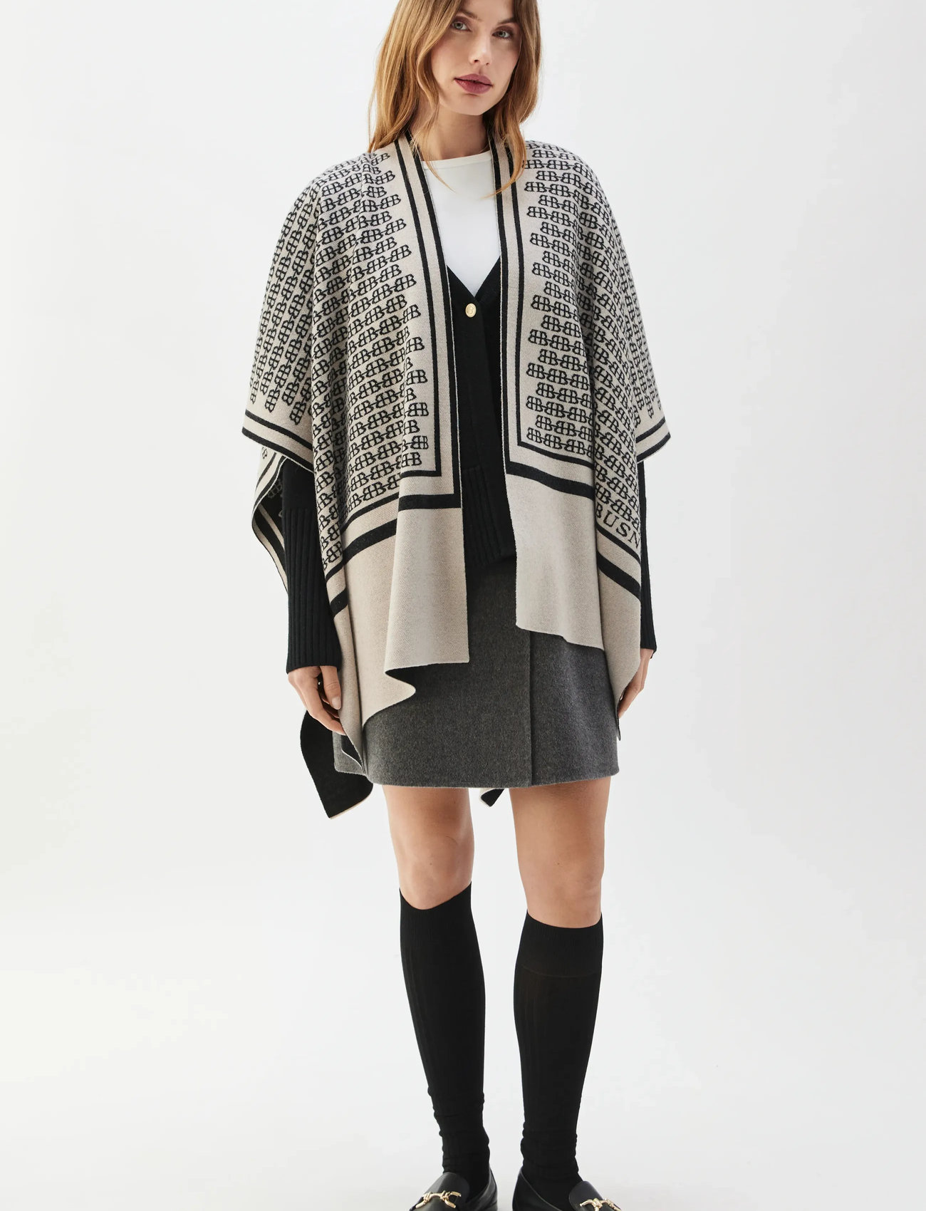 BUSNEL Garnette Poncho Bb Jaquar, One Size, Black, Strik > Ponchoer, Dame