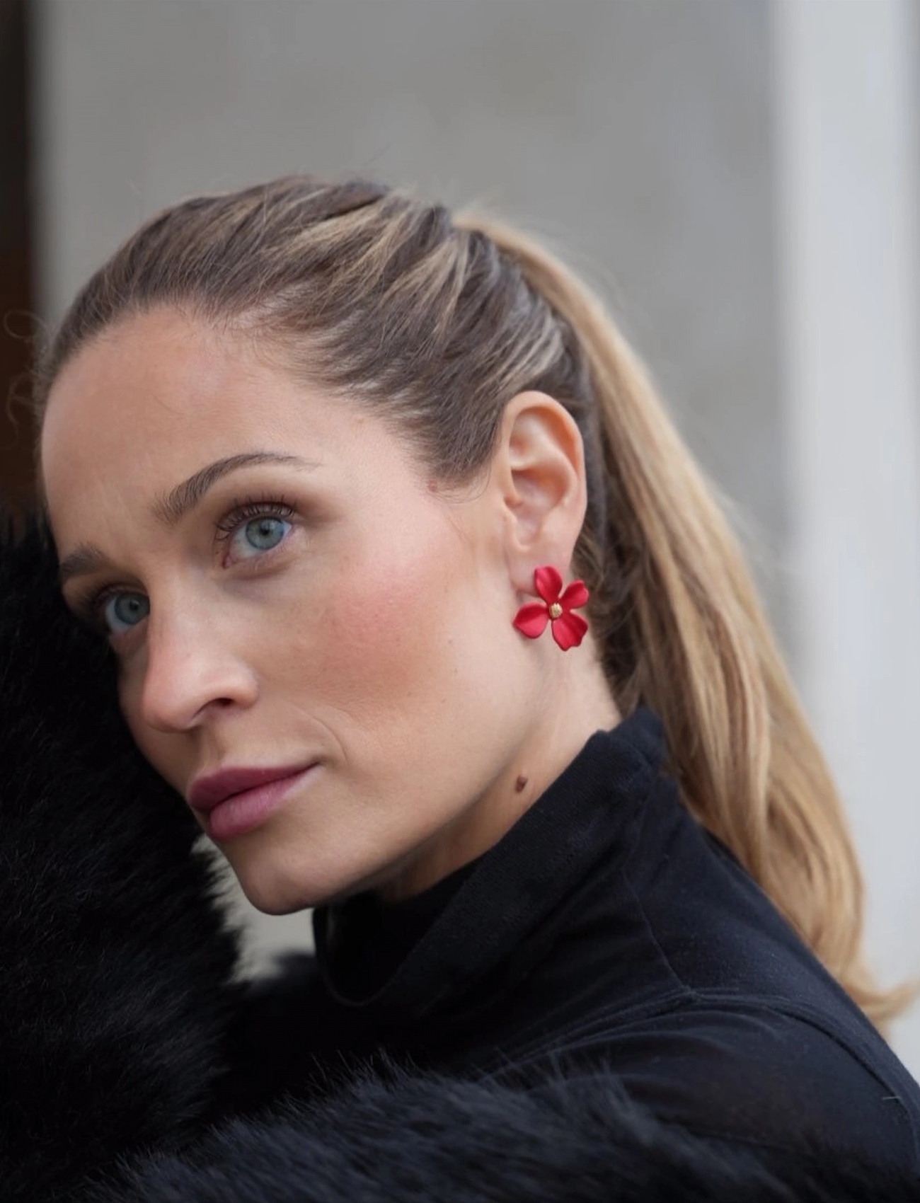 By Jolima Lilly Flower Earring, One Size 3 cm, Red, Øreringe > Ørestikker, Dame