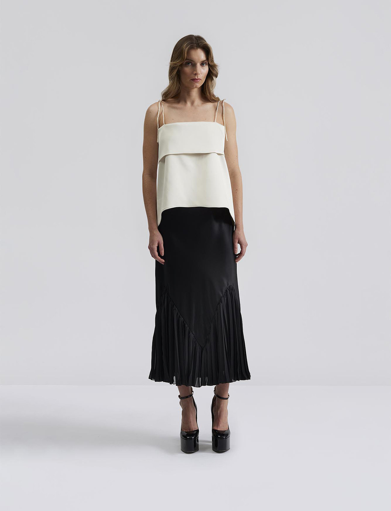 Malina Penelope Frill Detailed Midi Skirt, XS, Black, Designere > Knælange Og Midi Nederdele, Dame