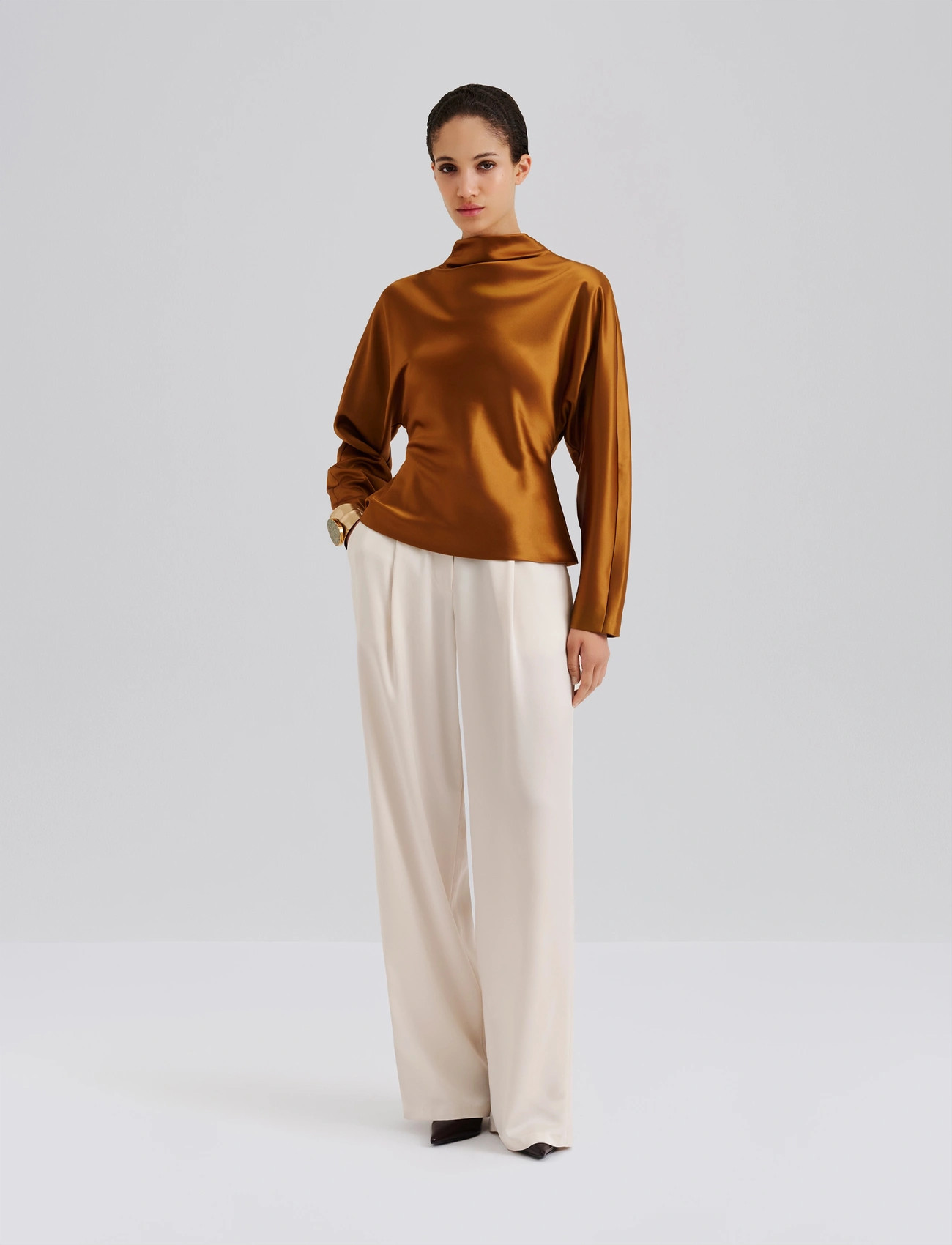 Malina Zora Barrel Sleeve Satin Blouse, 40, Brown, Bluser > Langærmede, Dame