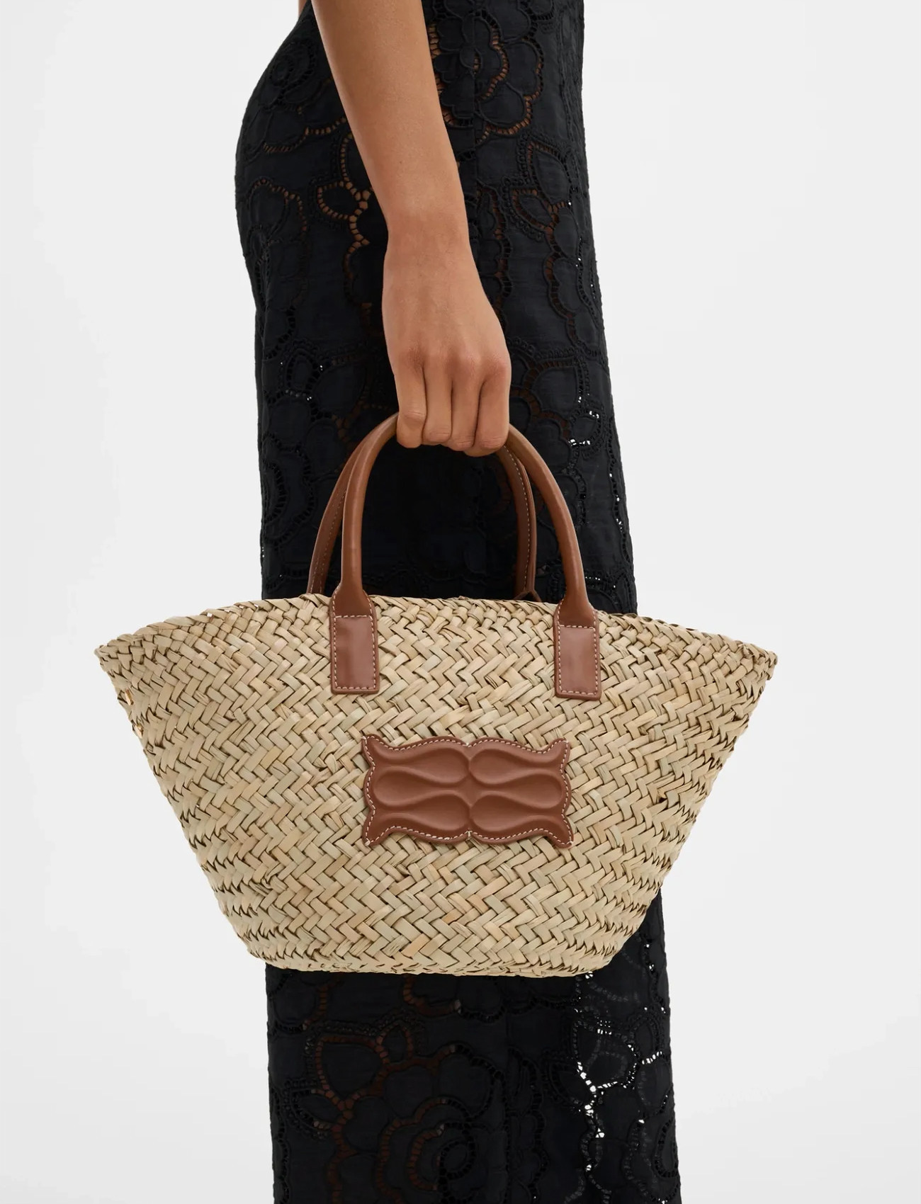 Malina Small Leather Trimmed Monogram Straw Tote, One Size, Brown, Tasker > Totes, Dame