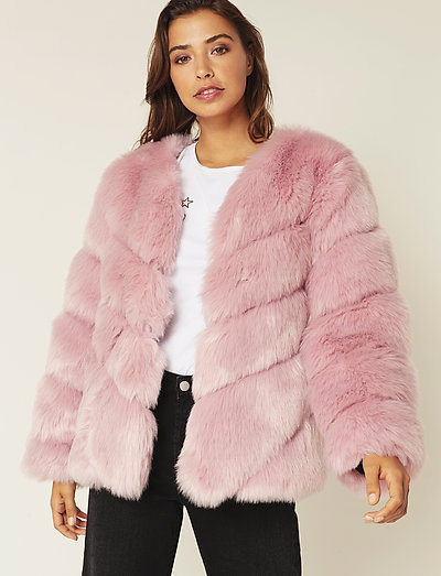 Oria Faux Fur Jacket (Rosé) (1439.40 kr) By Malina By Malina Fuskepels Oria Faux Fur Jacket Rosa Jakker