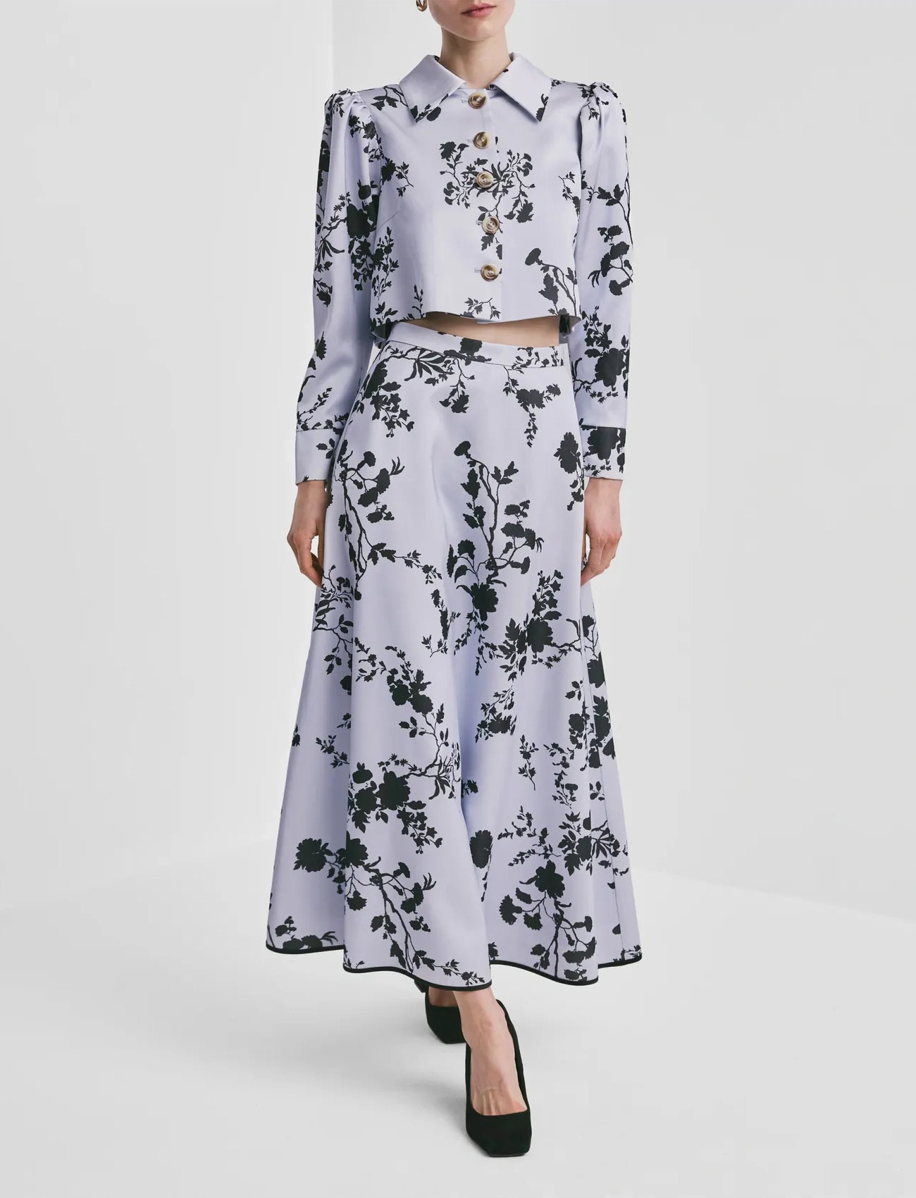 by Ti Mo Tailored Satin Jacket, XS, White, Skjorter > Langærmede, Dame