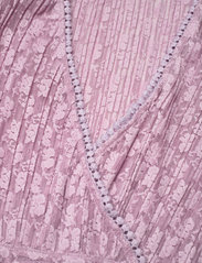 by Ti Mo - Plisse Wrap Dress - maxi sukienki - 026 - lavender - 5
