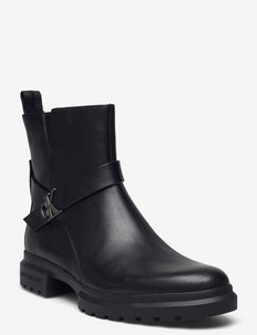 CLEATED MID BOOT W BUCKLE - flat ankle boots - black
