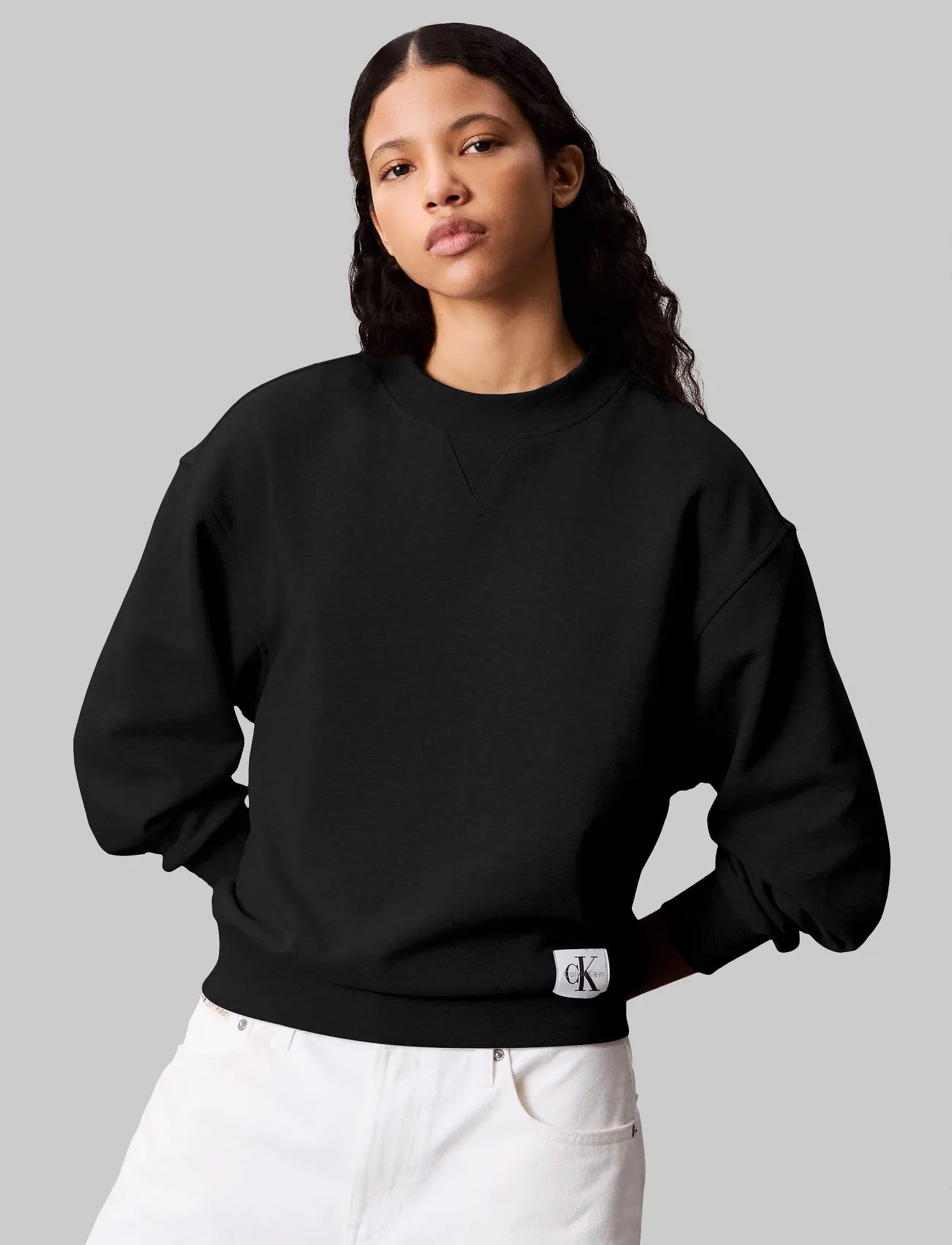 Calvin Klein Jeans A- Ls Badge Logo Terry Crew Nk, XS, Black, Sweatshirts & Hættetrøjer > Sweatshirts, Dame