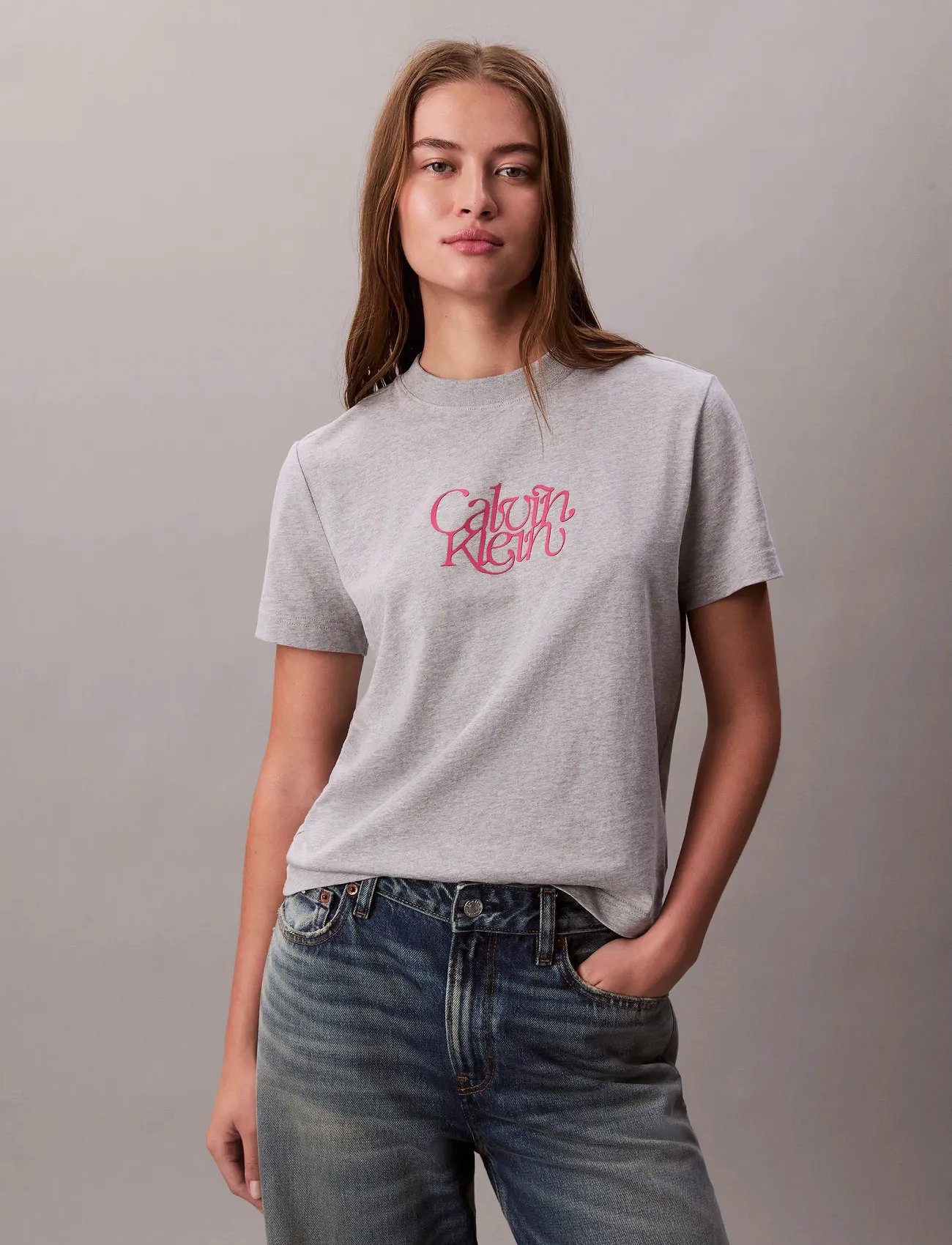 Calvin Klein Jeans Ss Fitted Script Calvin Klein Te, M, Grey, T-Shirts & Toppe > Kortærmede, Dame