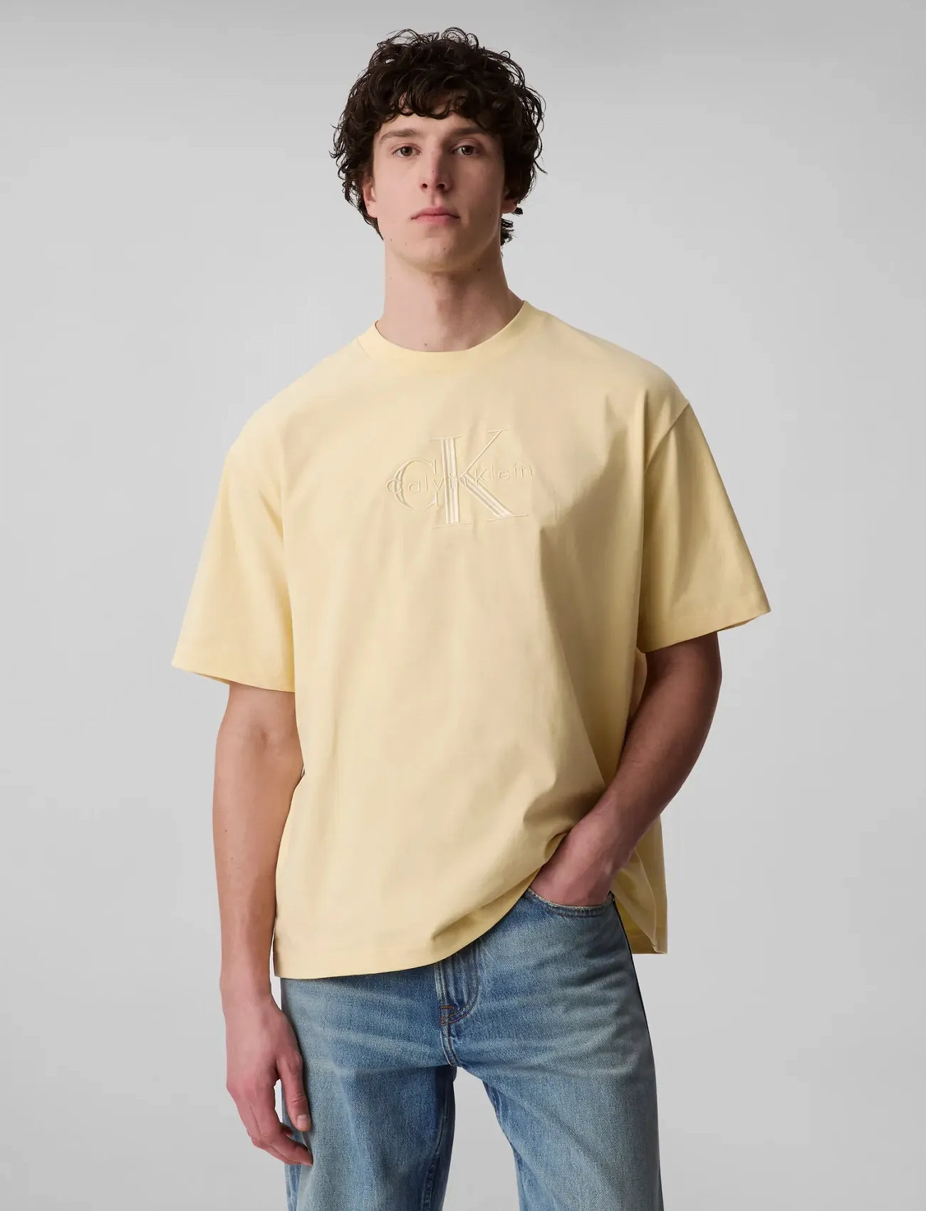 Calvin Klein Jeans Ss Hero Monologo Emb 16S Crewnck, XL, Yellow, T-Shirts > Kortærmede, Herre