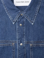 Calvin Klein Jeans - LINEAR DENIM SHIRT - hørskjorter - denim medium - 2