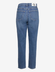 Calvin Klein Jeans - MOM JEAN - džinsa bikses ar taisnām starām - denim medium - 1