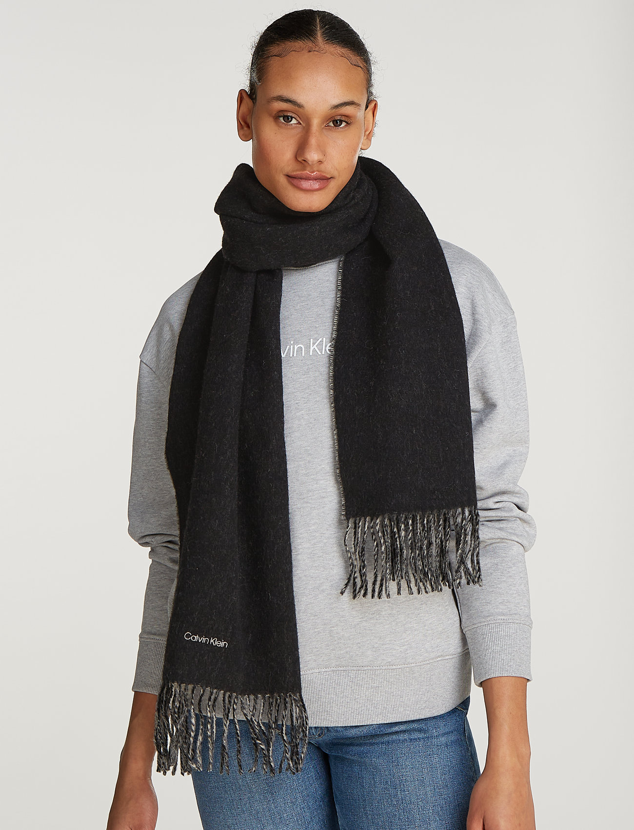 Calvin Klein Fringes Two Tones Scarf 40x200 Winter scarves Boozt