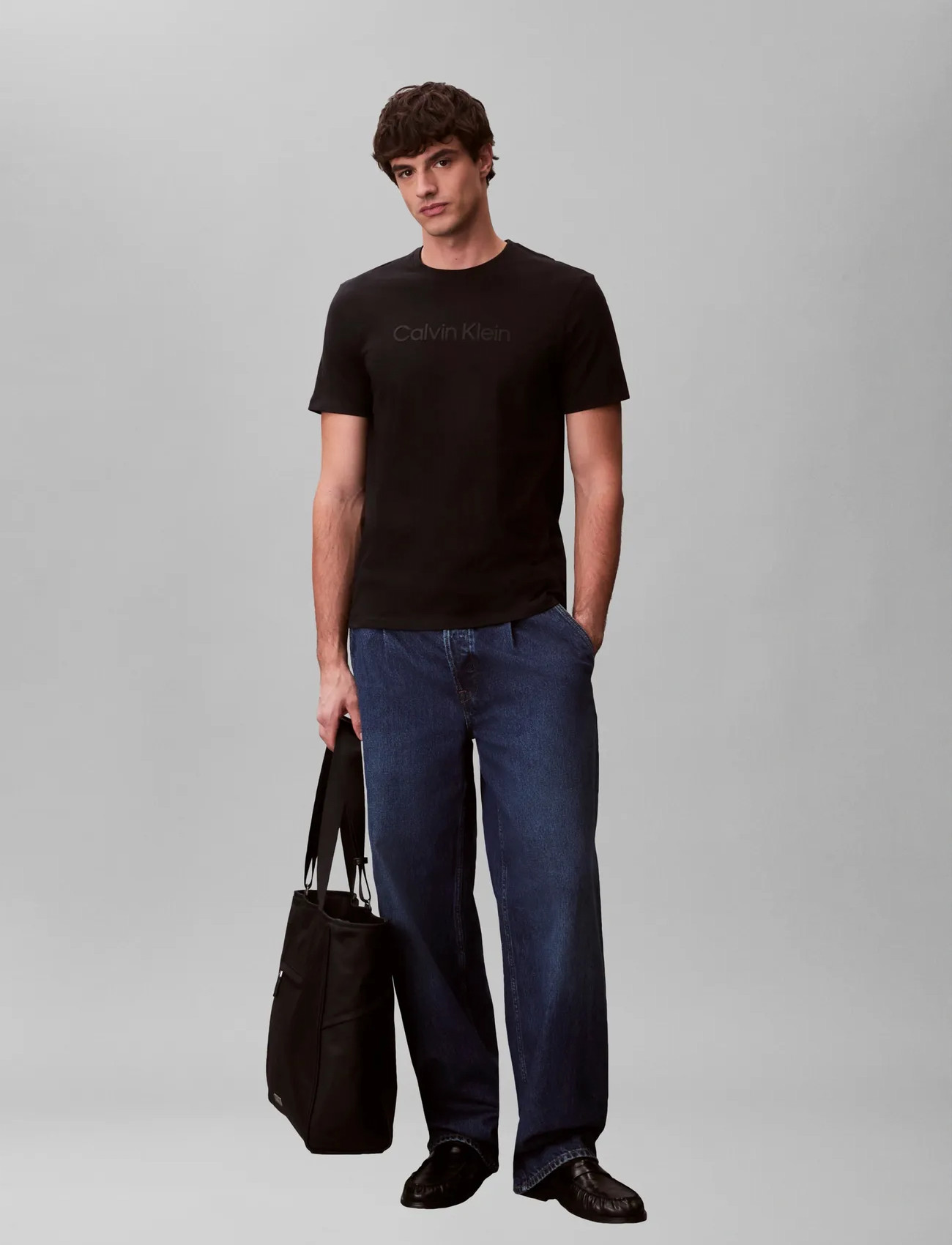 Calvin Klein 30S Eu Wholesale Sportswear Grap, L, Black, T-Shirts > Kortærmede, Herre