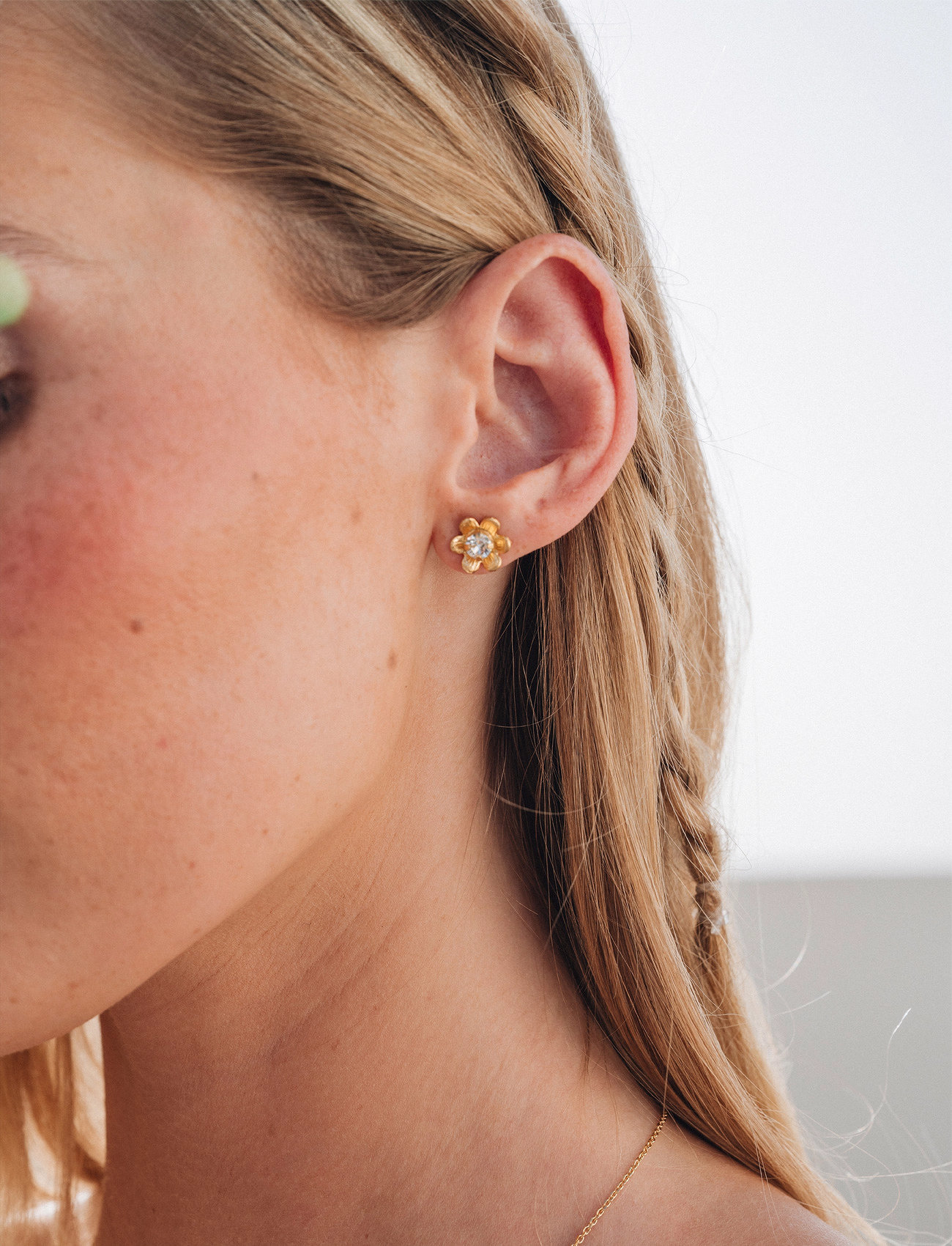 Caroline Svedbom Juni Stud Earrings Gold, One Size, Gold, Øreringe > Ørestikker, Dame