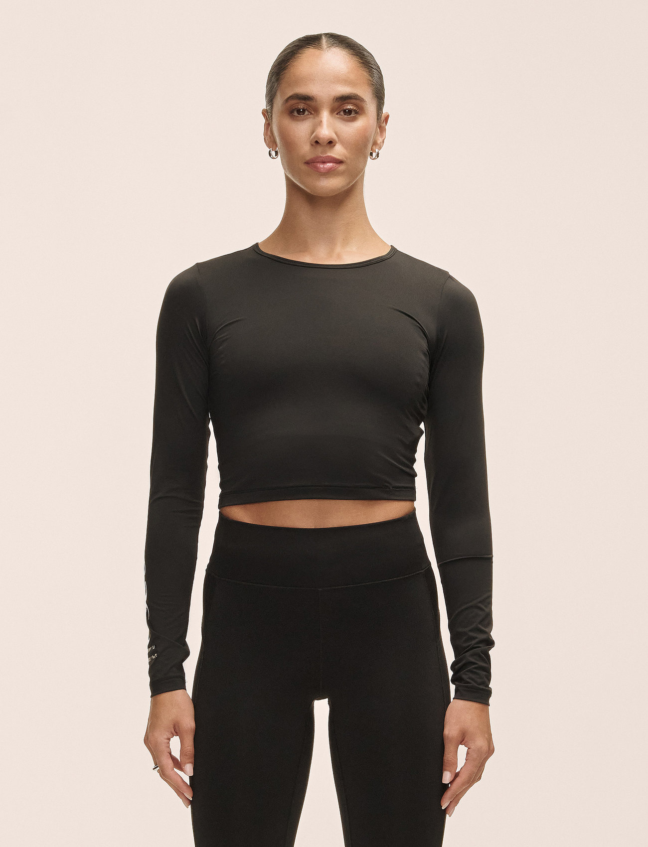 Casall Graphic Crop Long Sleeve, S, Black, Sport Crop Overdele > Sport Long-sleeved Crop Overdele, Dame