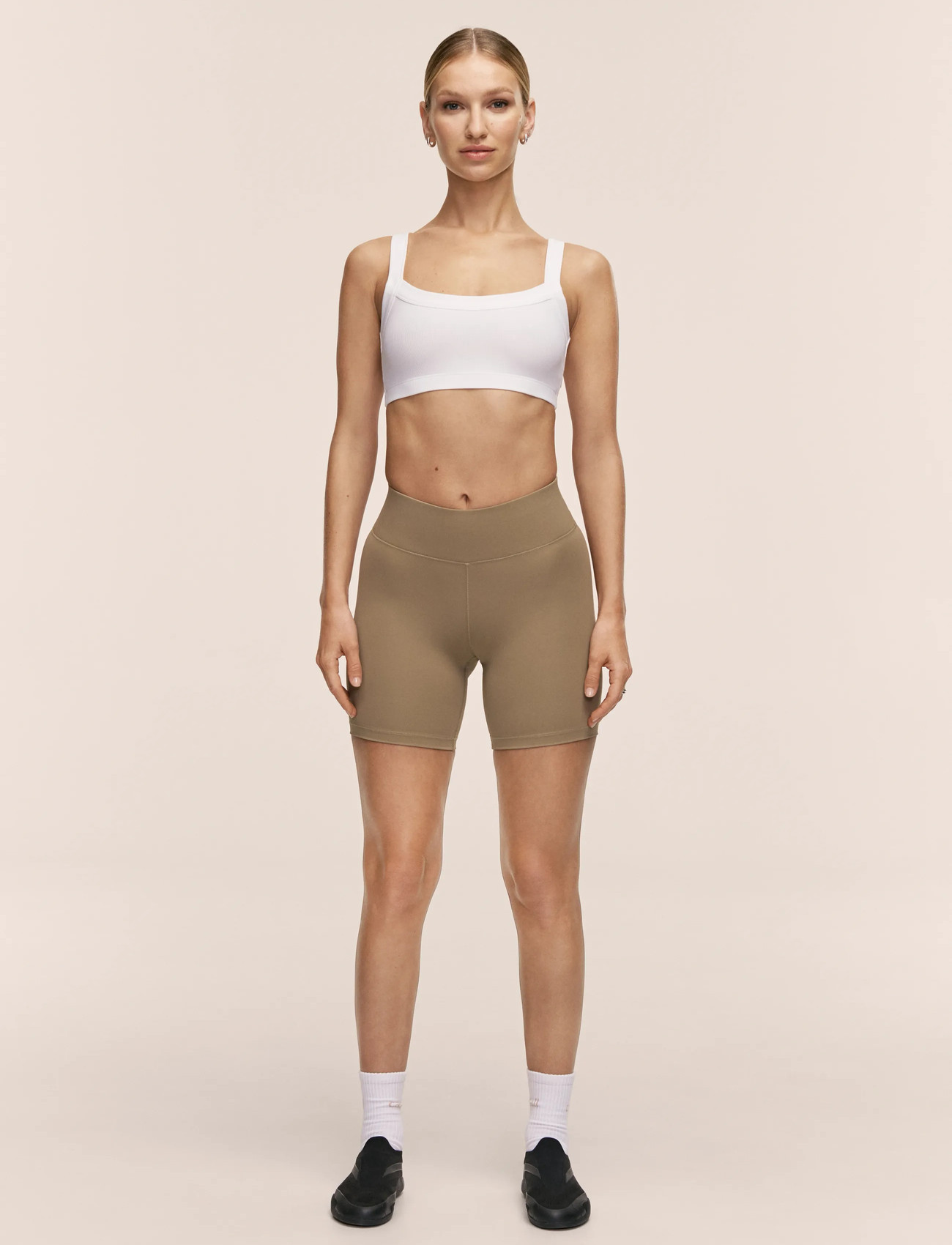 Casall Essential Regular Waist Biker, L, Beige, Sportsbukser > Sportstræningsbukser, Dame