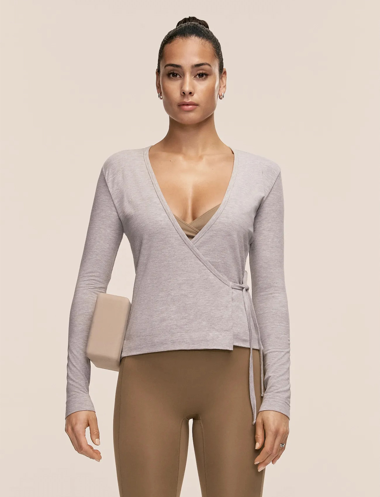 Casall Sublime Studio Longsleeve Wrap, L, Grey, Sports Overdele & T-shirts > Sport Long Sleeve Overdele, Dame