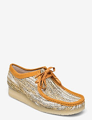 clarks wallabee sand