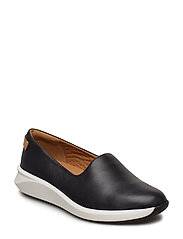 clarks un rio step black