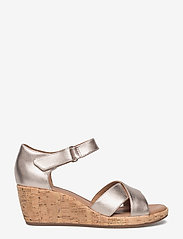 un plaza cross clarks