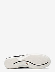 un coral step clarks