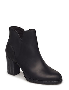 clarks ankle boots 2018