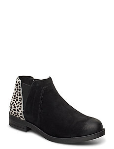 clarks flat black boots