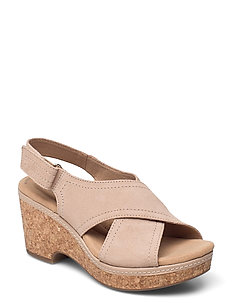 clarks tan wedges