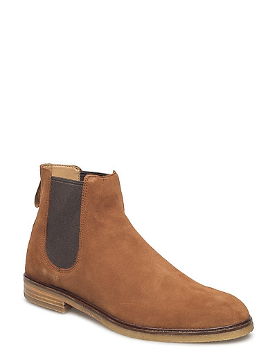 clarkdale gobi dark tan suede