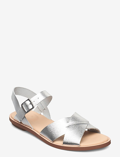 clarks flat sandals
