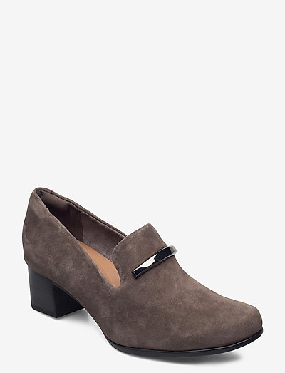 clarks heels online