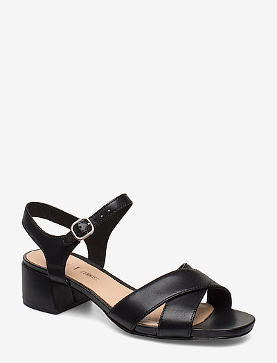 clarks black patent sandals
