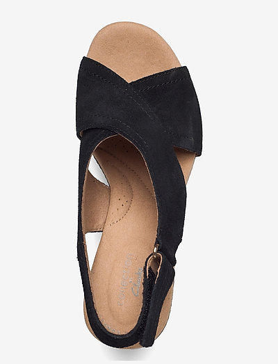 clarks giselle cove black