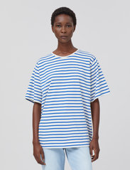 Closed - striped o-shaped tee - t-shirts - sea breeze - 0