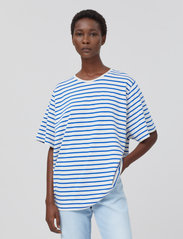 Closed - striped o-shaped tee - t-shirts - sea breeze - 4