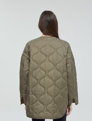Closed - womens jacket - vestes matelassées - dried basil - 3