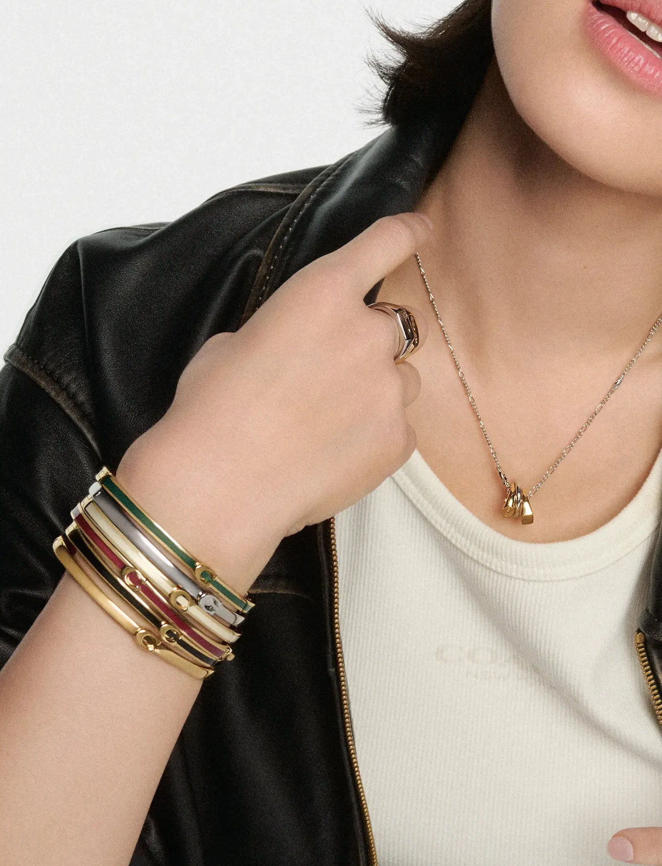 Coach Accessories Co Br C Hinged Bangle Sized Boxed, S, Gold, Armbånd > Armringe, Dame