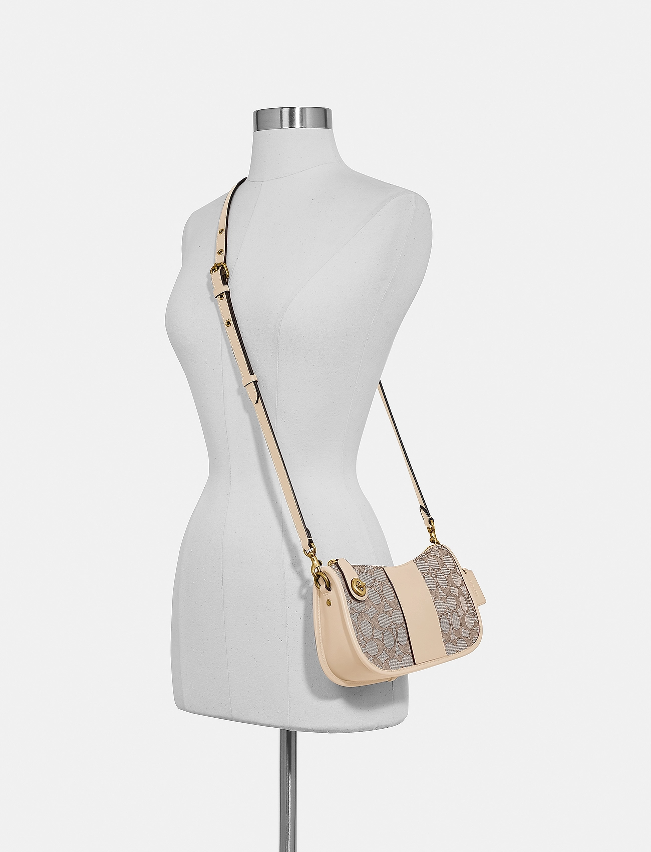 coach signature swinger