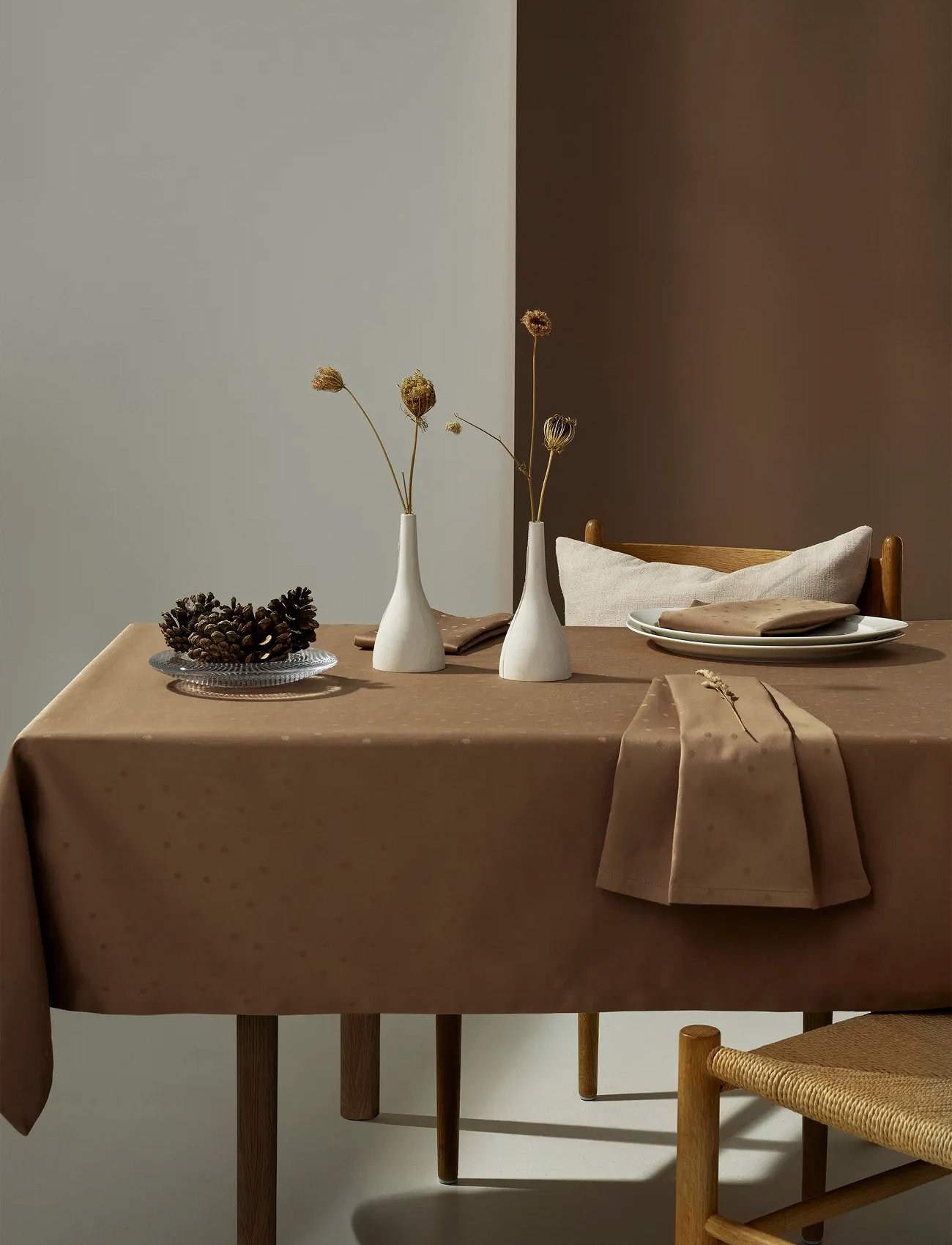 compliments Confetti Damask Table Cloth, 150X350 cm, Brown, Køkkentekstiler > Duge Og Bordløbere, Unisex