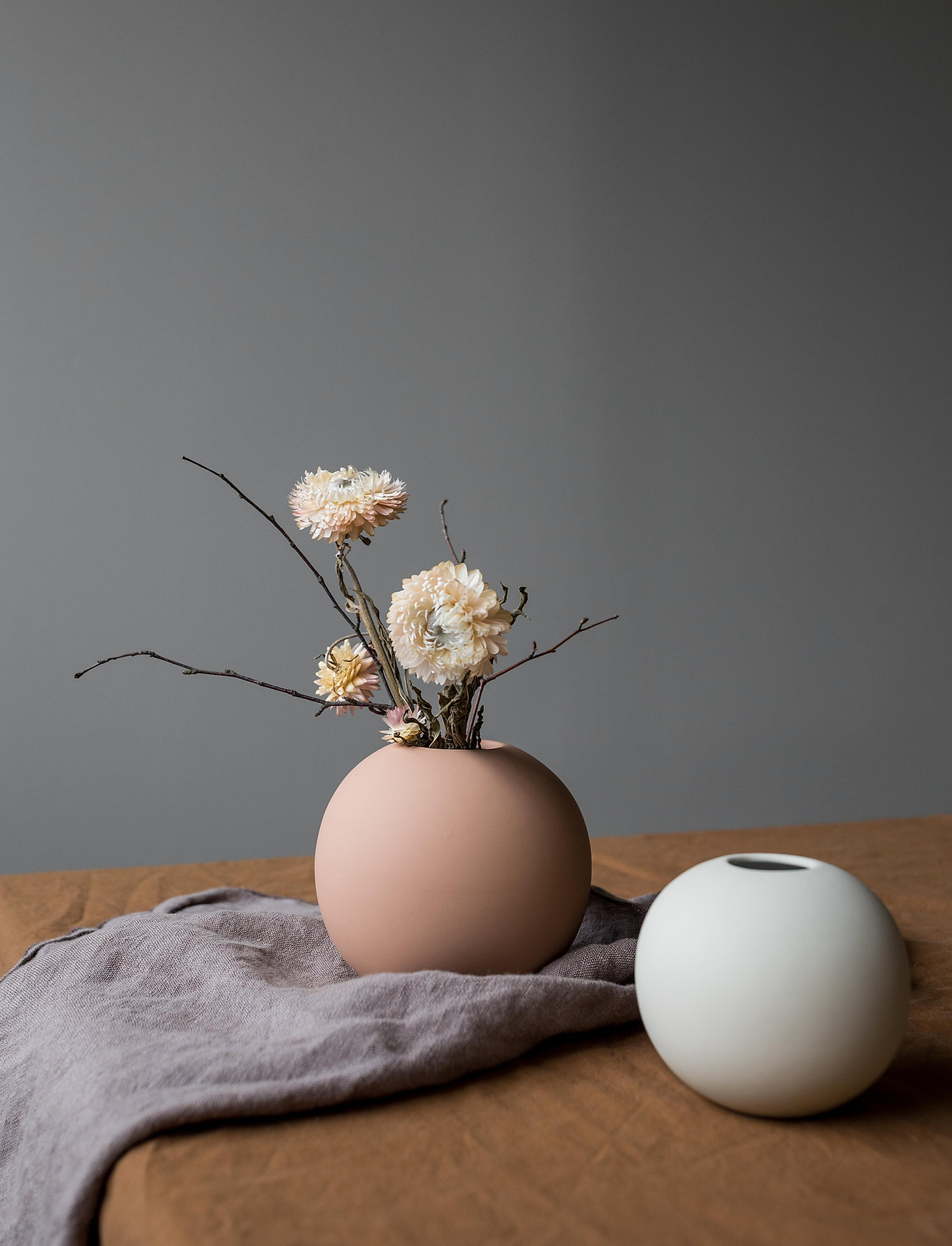 Cooee Design - Ball Vase 8cm - maljakot - café au lait - 1