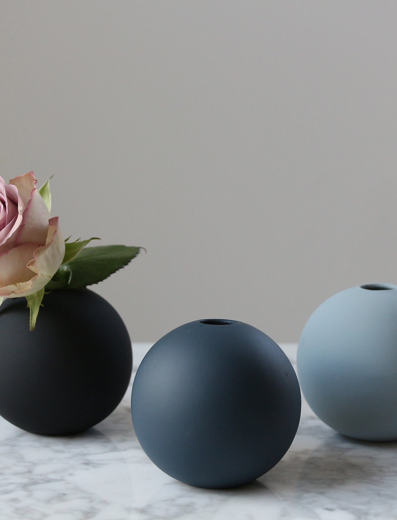Cooee Design - Ball Vase 8cm - maljakot - midnight blue - 1