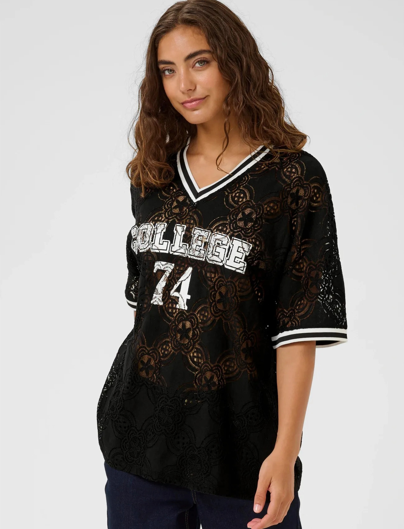 Culture Cucollege Olu Tshirt, M, Black, T-Shirts & Toppe > Kortærmede, Dame