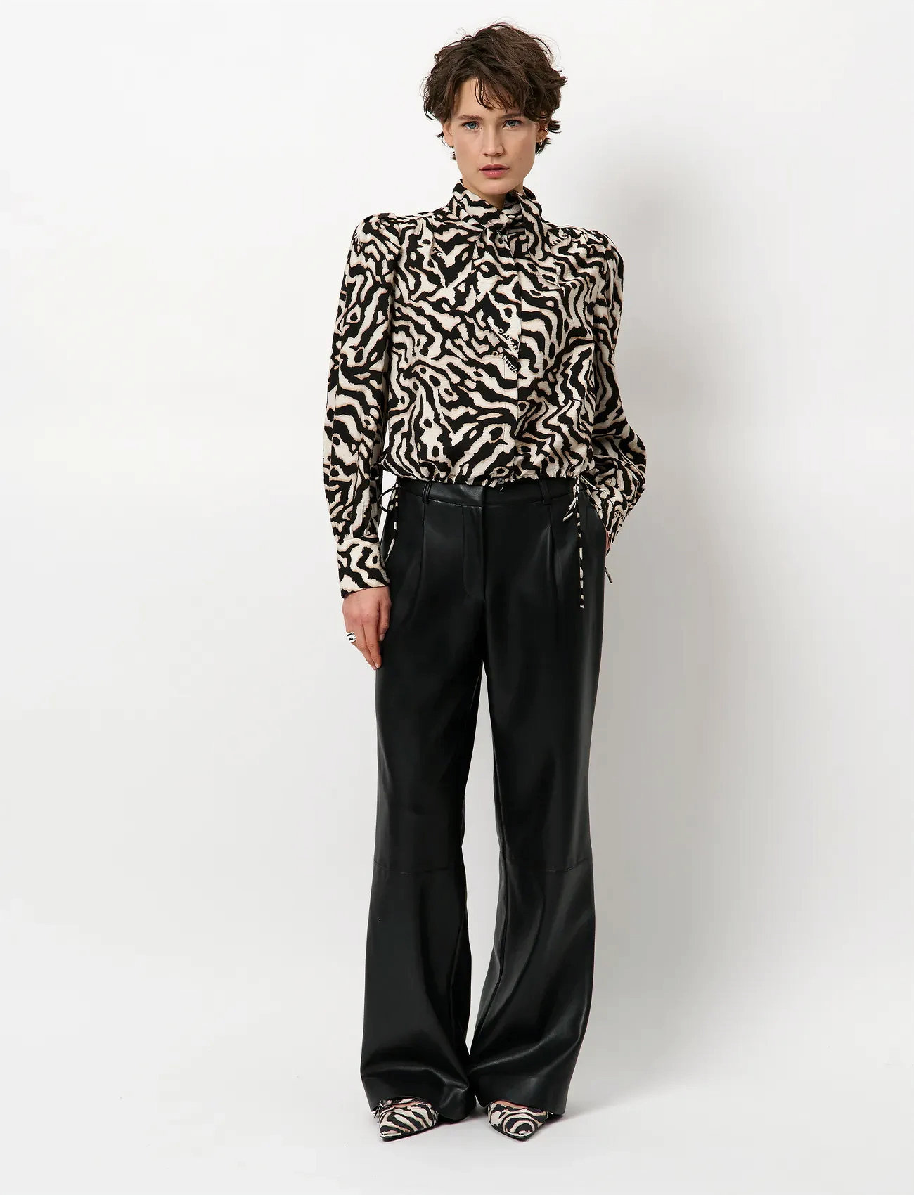 Dante6 Dante6-Cheska Printed Pussy Bow Blouse, 38, Brown, Bluser > Langærmede, Dame