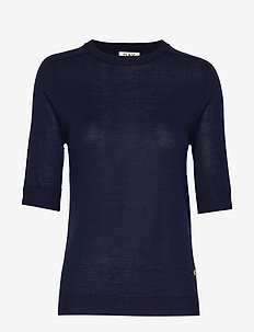 Day Whitney - SKY CAPTAIN