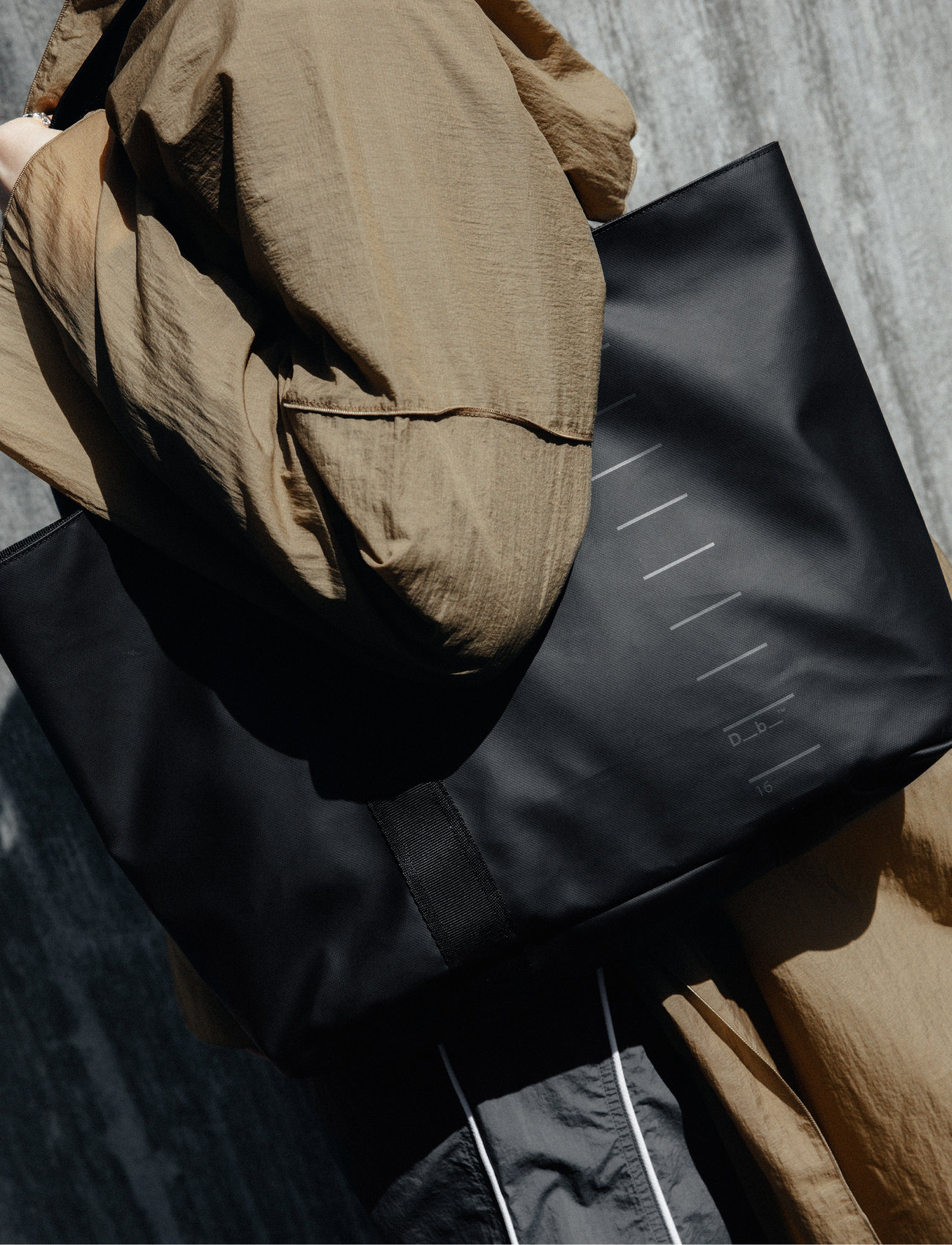Db Journey Essential Tote 16L, One Size, Black, Sport Training Bags > Sport Crossbody Bags, Dame