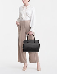 Black Meryl Big Shopper | Decadent | Vesker | Miinto.no Black Meryl Big Shopper | Decadent | Vesker | Miinto.no