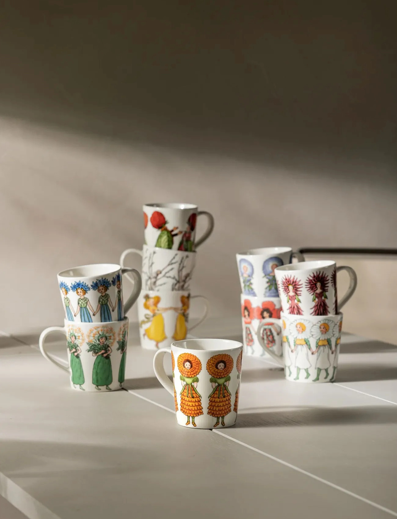 Design House Stockholm The Strawberry Family Mug With Handle, 40 CL, White, Kopper & Krus > Kaffekopper, Unisex