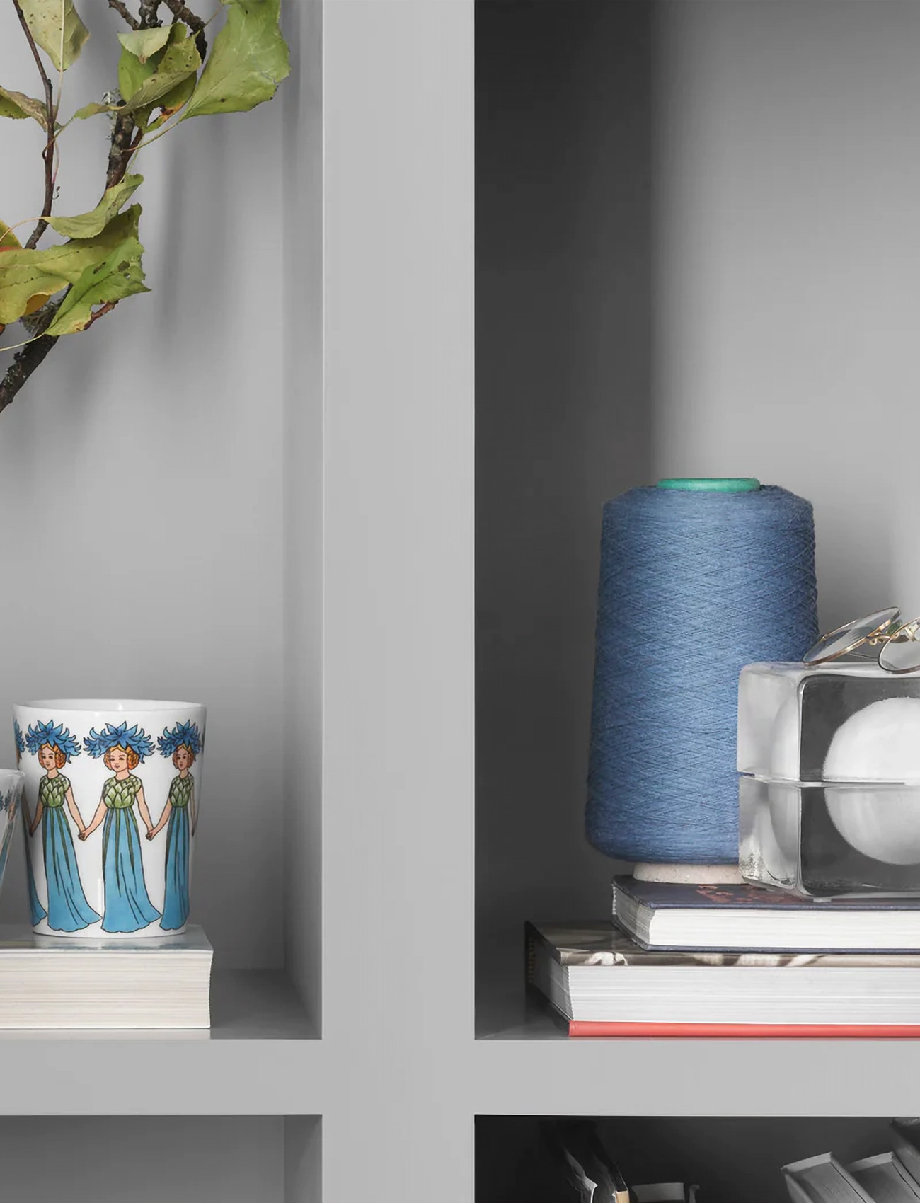 Design House Stockholm Cornflower Mug With Handle, 40 CL, White, Kopper & Krus > Kaffekopper, Unisex
