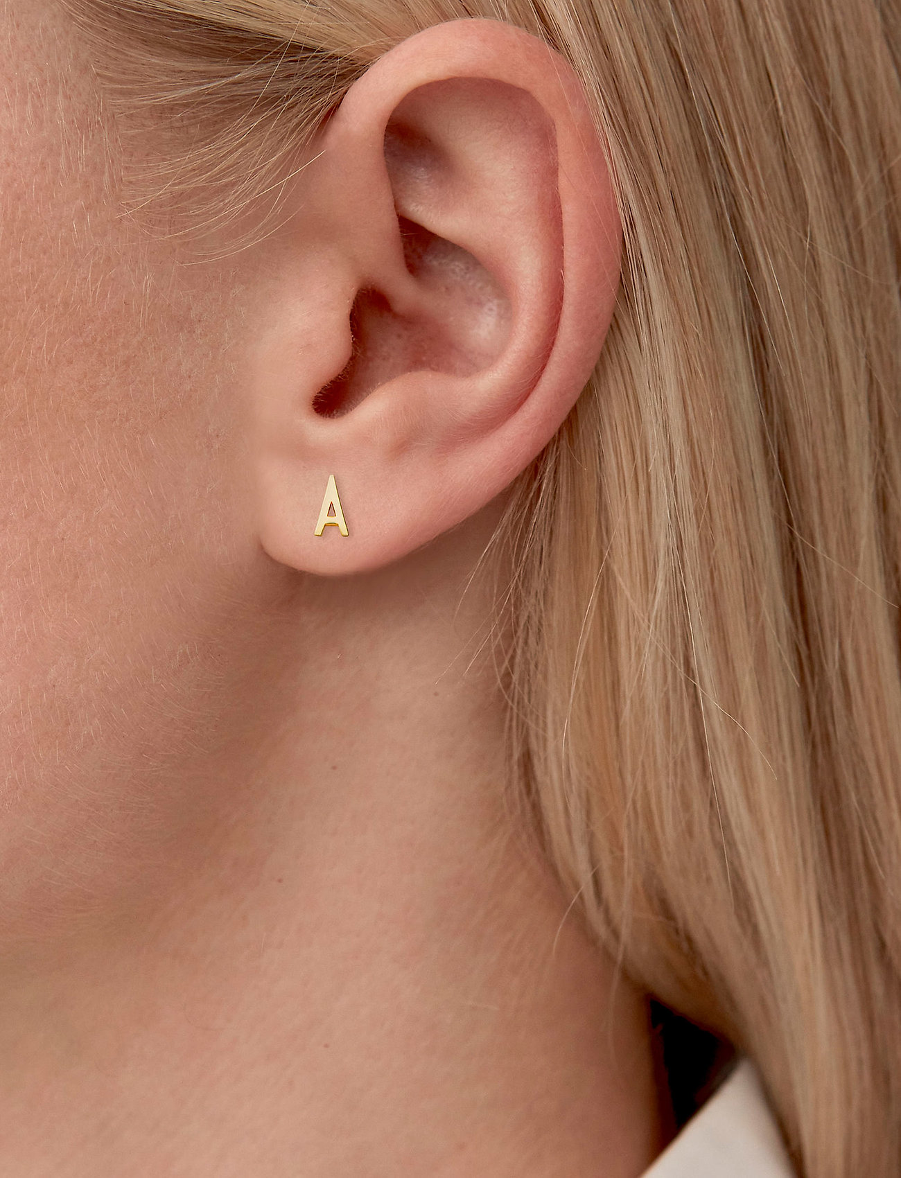 Design Letters Earring Studs Archetypes, A-Z, One Size, Gold, Øreringe > Ørestikker, Dame