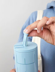 Design Letters - Travel cup with straw 500ml - wasserflaschen & glasflaschen - light blue - 3