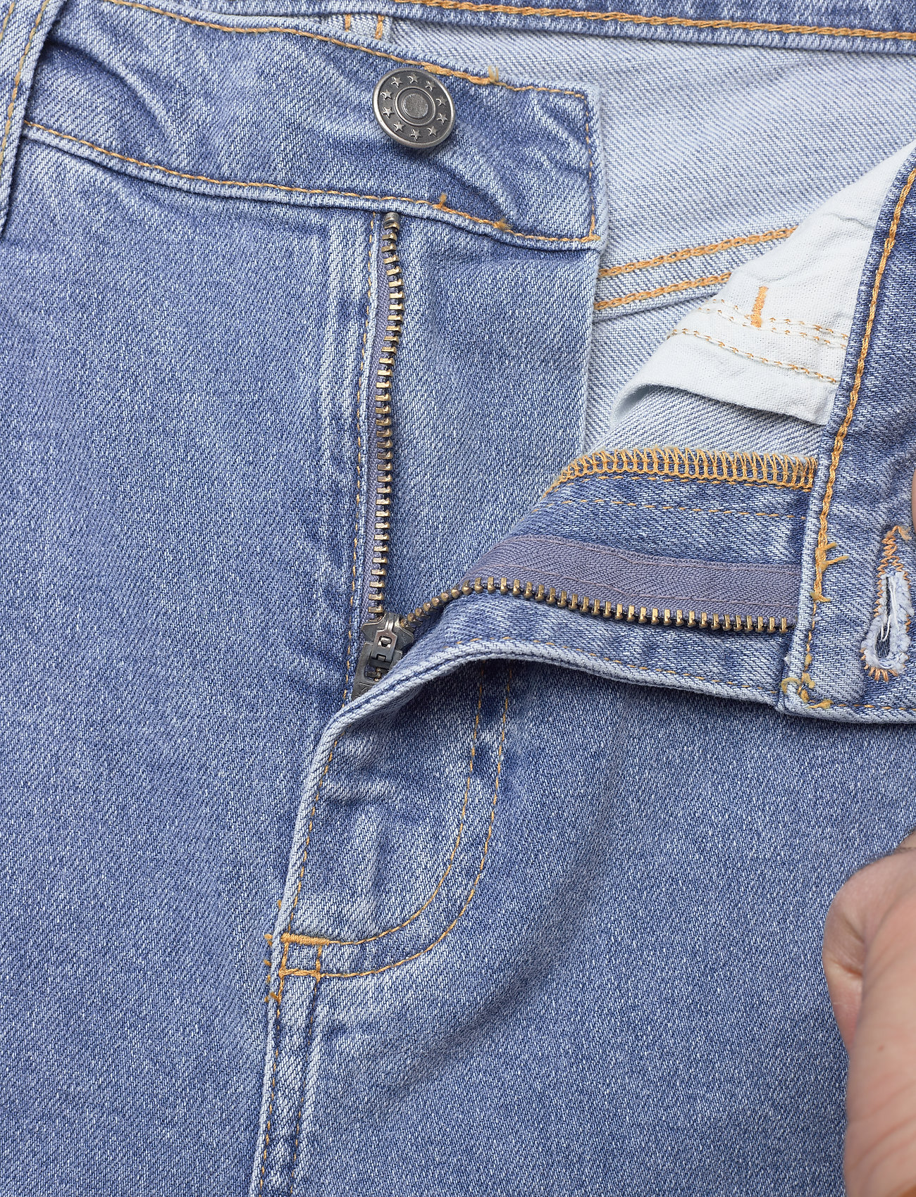 DESIGNERS, REMIX - Luce Straight Jeans - raka jeans - medium denim - 6